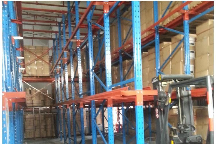Sistemas de armazenamento de racks de paletes para armazenamento a frio