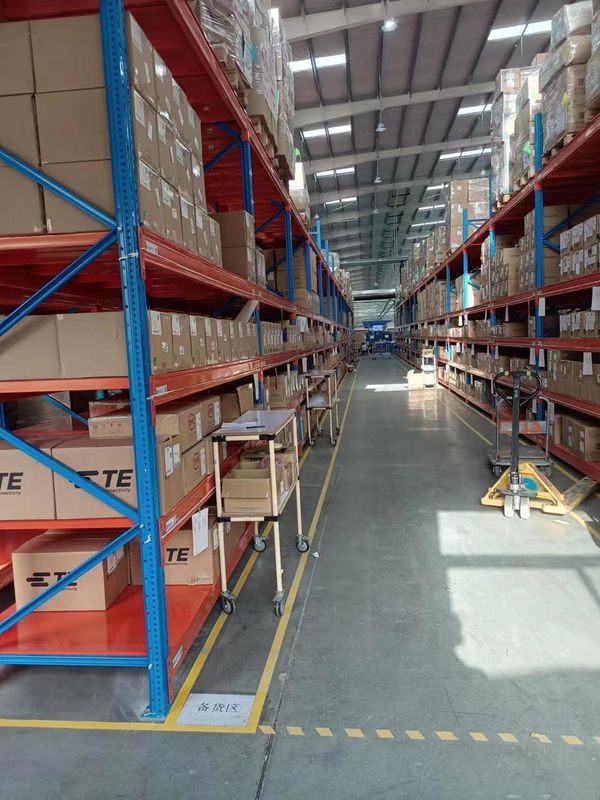 Protecção contra corrosão Racks de armazenamento de metais industriais para soluções de armazenamento versáteis
