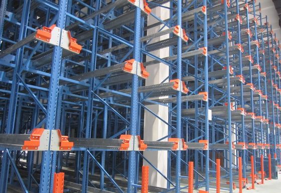 Sistema de armazenamento de transporte industrial personalizado com viga de aço de alta densidade / rivet de aço
