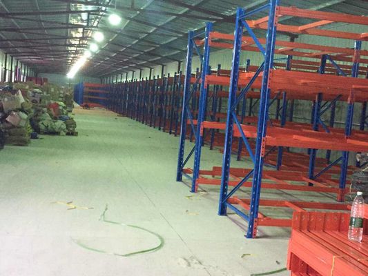 Equipamento de armazenagem de paletes de aço
