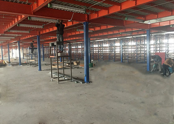 Sistemas de mezzanine industrial com suporte a estantes duráveis