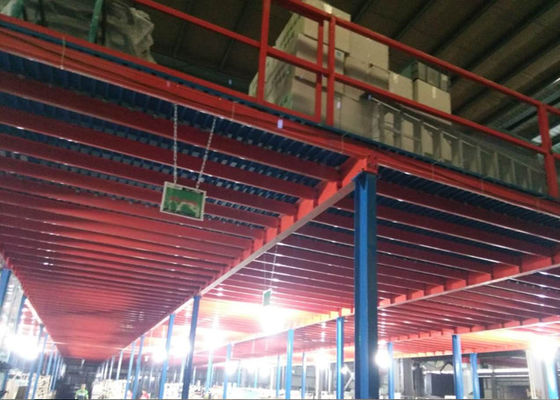 Piso de mezzanine suportado por rack personalizado para grande capacidade de carga de alta tensão