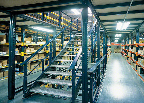 Sistemas de armazenamento de mezanino de aço industrial de vários níveis com suporte de prateleira