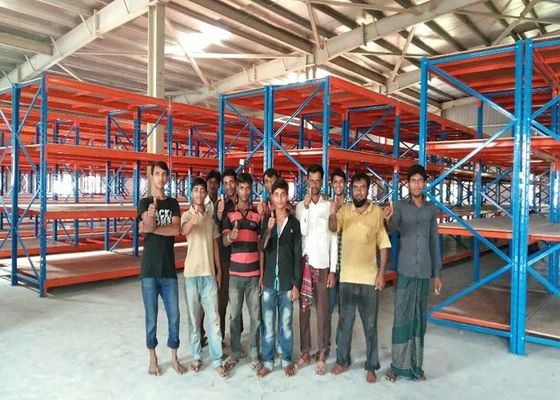 Racks de armazenamento de aço industrial de trabalho pesado personalizados para armazéns enormes