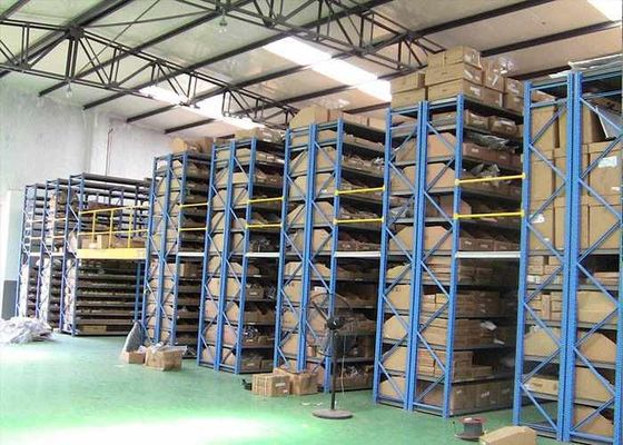Racks de armazenamento de aço industrial de mezanino suportados por racks laminados a frio com molduras de racks