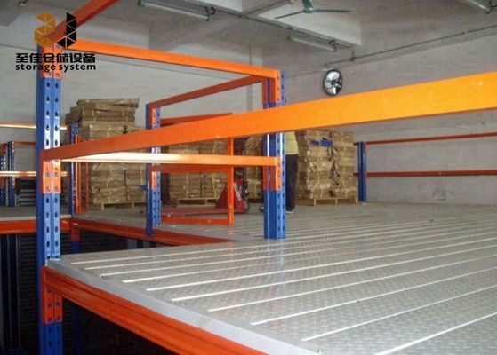 Pavimentos industriais duráveis de mezzanine / prateleiras de rivetes sem parafusos 5 anos de garantia