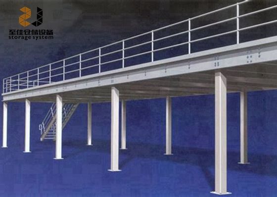 Pavimentos industriais duráveis de mezzanine / prateleiras de rivetes sem parafusos 5 anos de garantia
