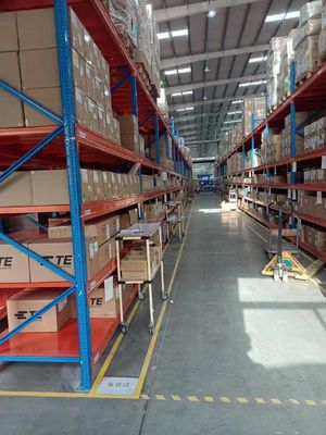 Protecção contra corrosão Racks de armazenamento de metais industriais para soluções de armazenamento versáteis