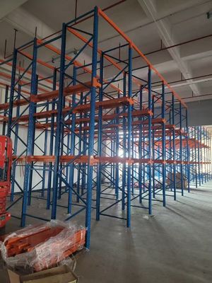 Racks de armazenamento de aço pesado personalizáveis, uma solução de armazenamento versátil e que economiza espaço